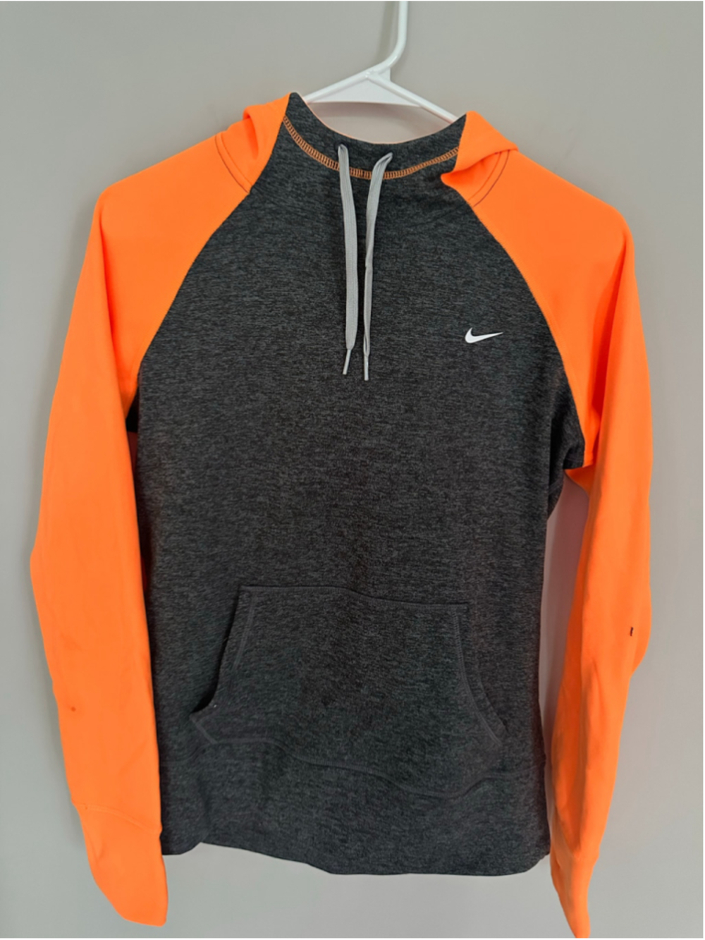 Women's Nike Therma-Fit Hoodie Size S Grey Orange Pullover Sweatshirt